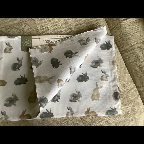 Set of 4 Easter Bunny Place Mats 🐇 - Picture 4 of 5